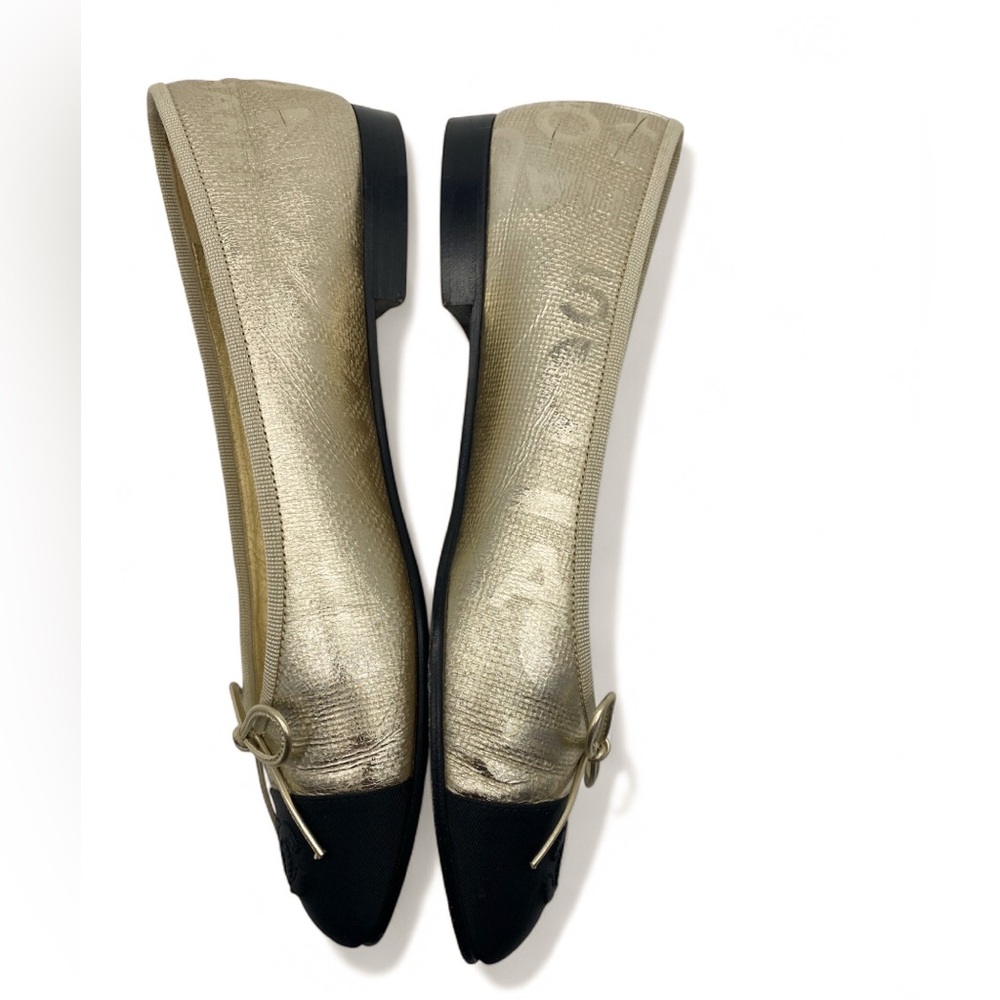 CHANEL Metallic Gold and Black Flats - Picture 5 of 13
